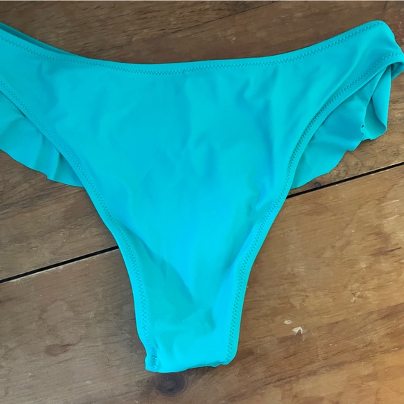 Bikini - Picture 5 of 6